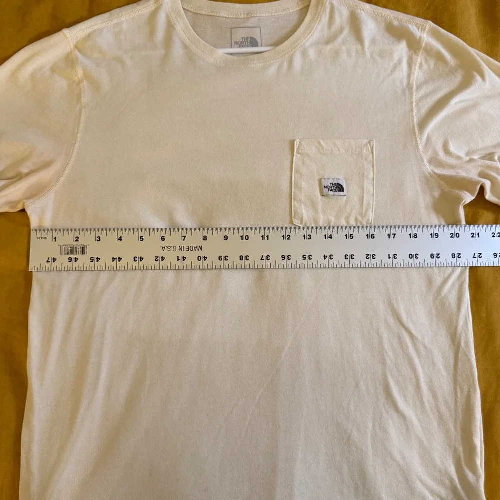 The North Face Mens Cream Short Sleeve Pocket‎ T-Shirt Logo Patch Large